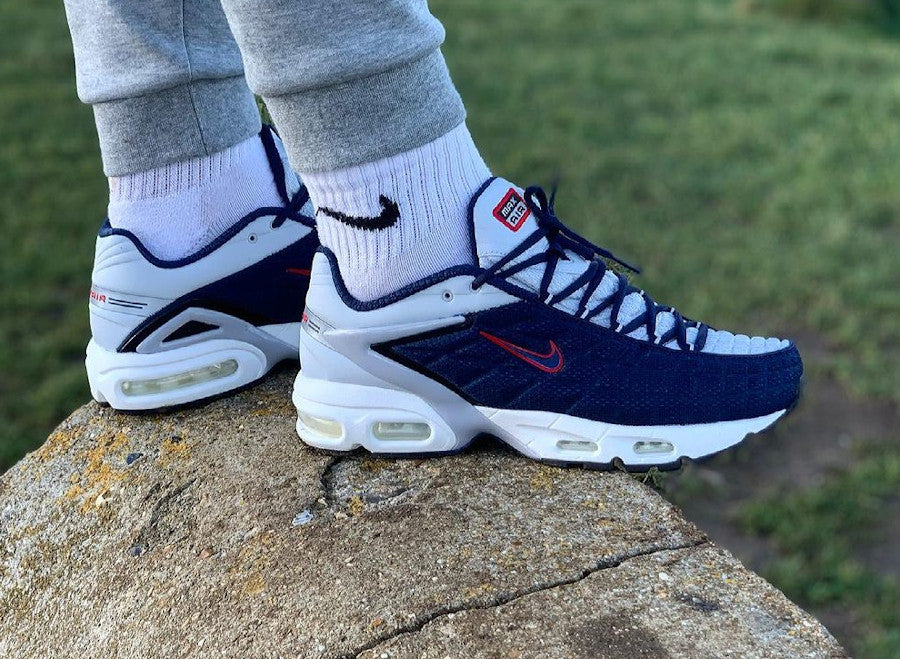 Les baskets Nike Air Max Tailwind 4 offrent un style emblématique et une performance exceptionnelle.
 leur design audacieux. Pas Cher. Le moins cher.
