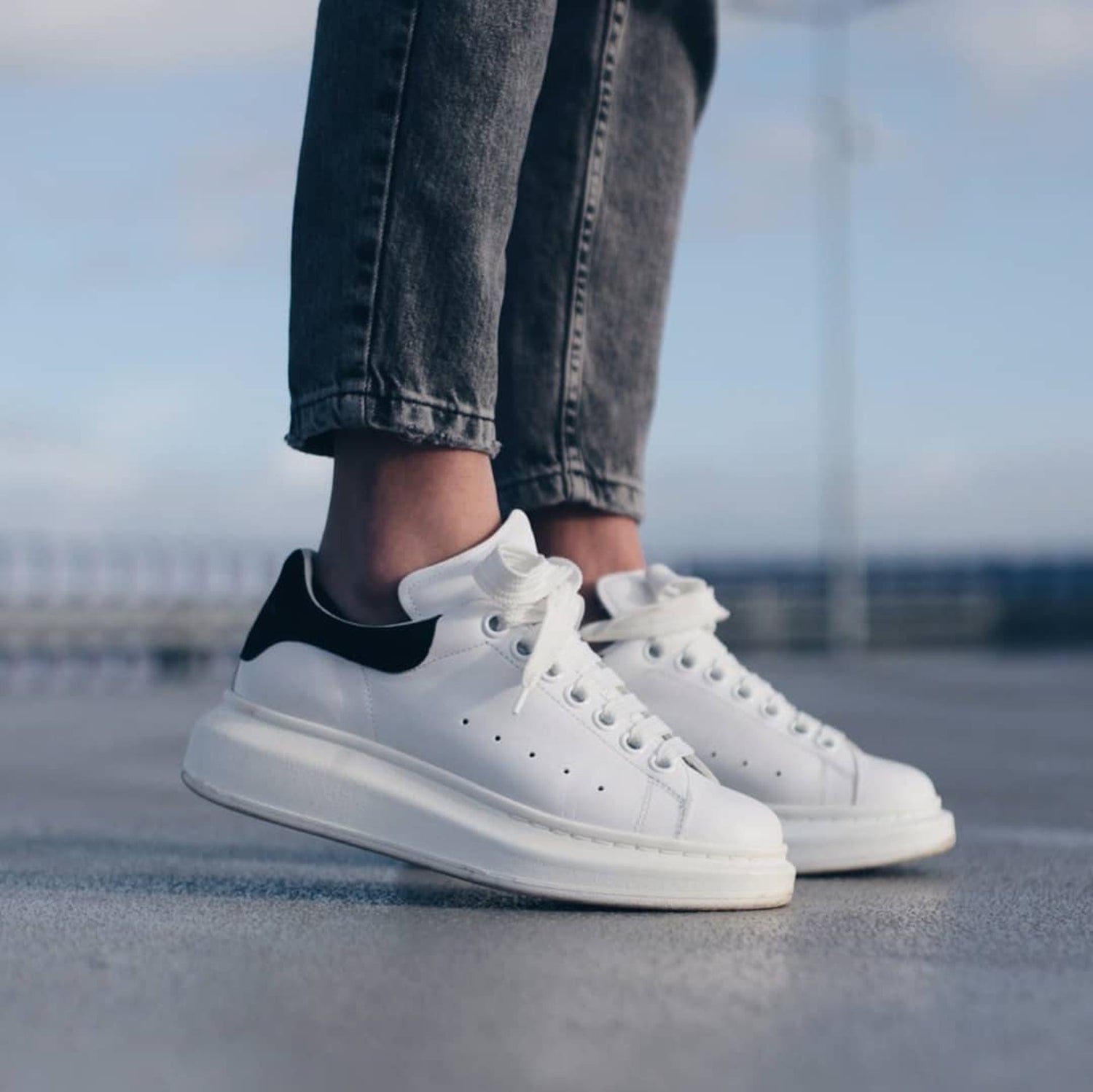 Les baskets sneakers Lanvin incarnent un style emblématique et un luxe français.
leur design élégant. Pas cher. Le moins cher.