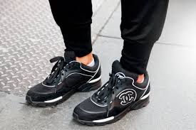 Les baskets sneakers Bape Sta incarnent un style emblématique et une tendance urbaine audacieuse.
leur design distinctif et l'utilisation.pas cher.le moins cher.