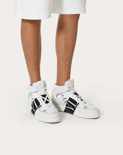 Les baskets sneakers Valentino incarnent un style emblématique et un luxe italien.
 leur design élégant.pas cher. Le moins cher.