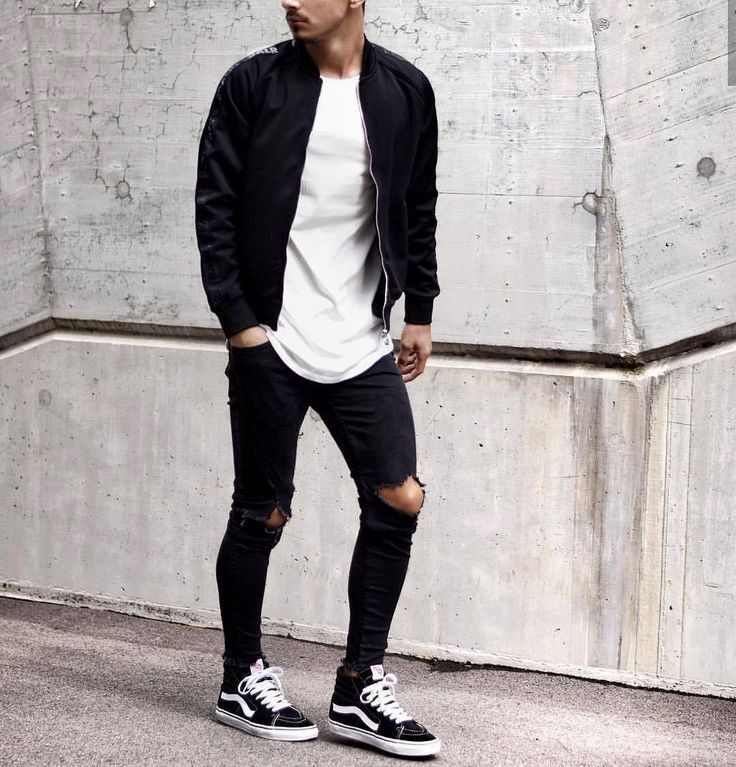 Les baskets Vans combinent parfaitement style et performance. Leur design iconique et leurs matériaux durables en font un choix populaire parmi les skateurs et les amateurs de mode. Pas cher. Le moins cher.