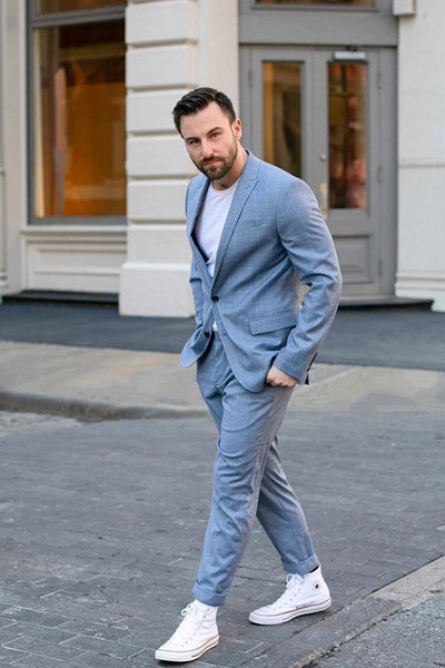 Les baskets Converse allient style intemporel et confort. Leur design emblématique avec la célèbre étoile et la silhouette classique en font un choix incontournable pour les amateurs de mode.