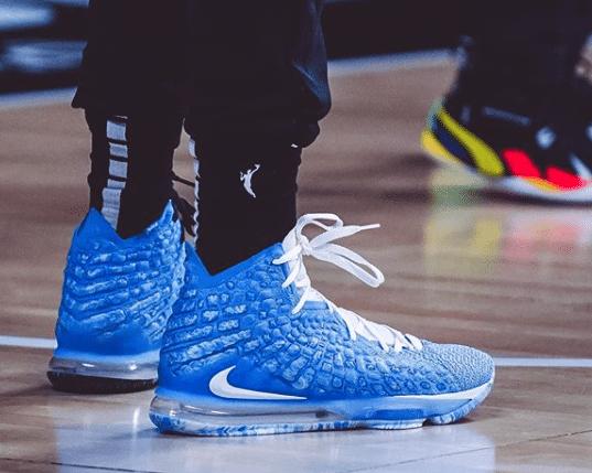 Les baskets Kevin Durant offrent un style emblématique et une performance exceptionnelle.
 design distinctif.pas cher. Le moins cher.