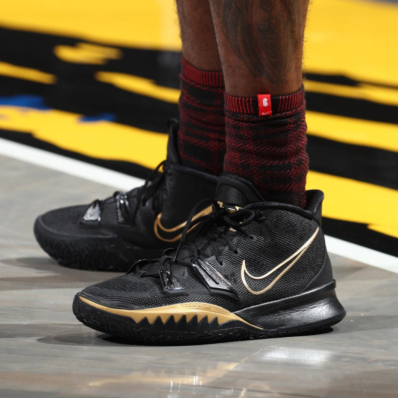 Les Basket kyrie Irving offrent un style emblématique et une performance exceptionnelle.
 leur design distinctif. Pas cher . Le moins cher.