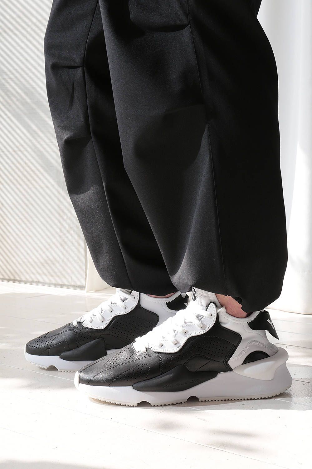 Les baskets Adidas Y-3 combinent un style avant-gardiste à une performance haut de gamme.
leur design innovant, pas cher. Le moins cher.