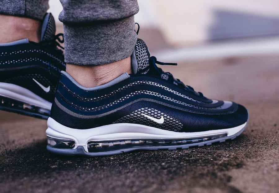 Les baskets Nike Air Max 97 sont synonymes de style emblématique et de confort absolu. Leur design ondulé distinctif.pas cher. Le moins cher.
