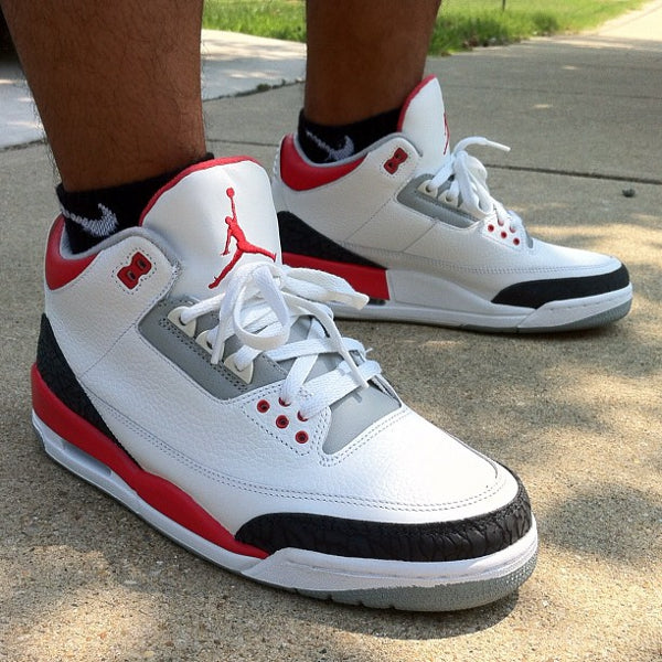 Les baskets Air Jordan 3 offrent un style emblématique et une performance exceptionnelle.
design distinctif.pas Cher. Le moins cher.