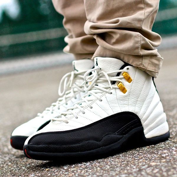 Baskets air Jordan 12 Homme