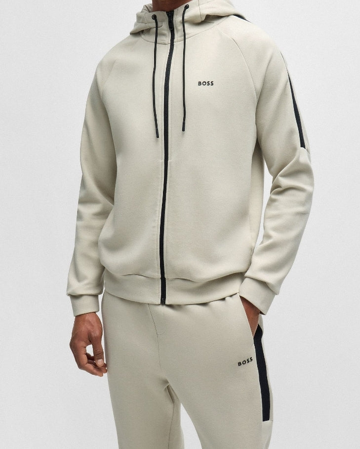 Les ensembles survêtement Hugo Boss allient performance et style. Leur design sophistiqué et leur qualité supérieure.pas cher.le moins cher.