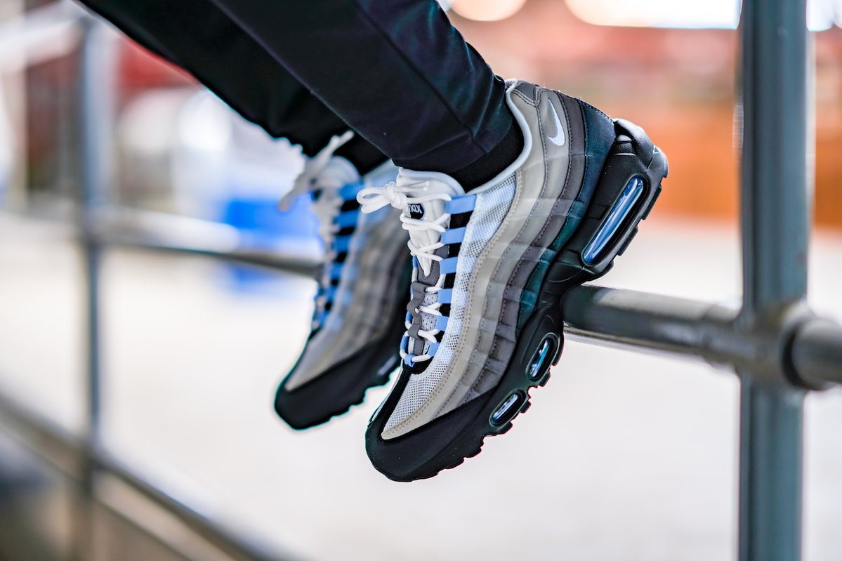 Les baskets Nike Air Max 95 sont synonymes de style emblématique et de confort absolu. Leur design distinctif. Pas cher. Le moins cher.