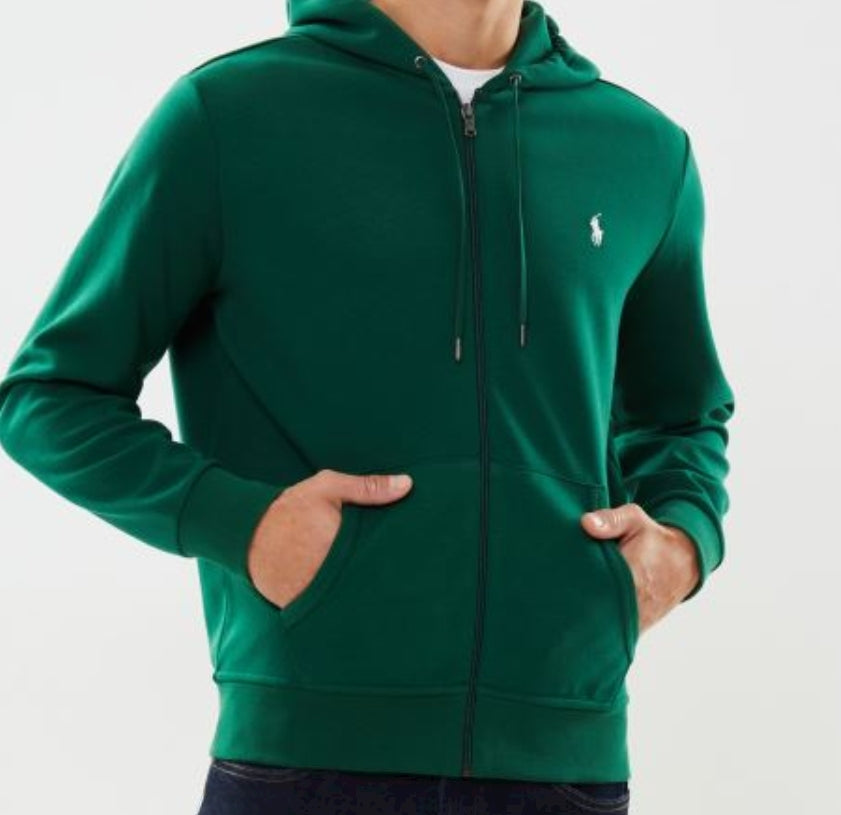 Le sweat Ralph Lauren allie performance et style. Son design élégant et sa qualité supérieure le rendent indispensable pour les amateurs de mode. Fabriqué avec des matériaux de qualité, ce sweat offre un confort optimal et un look raffiné.