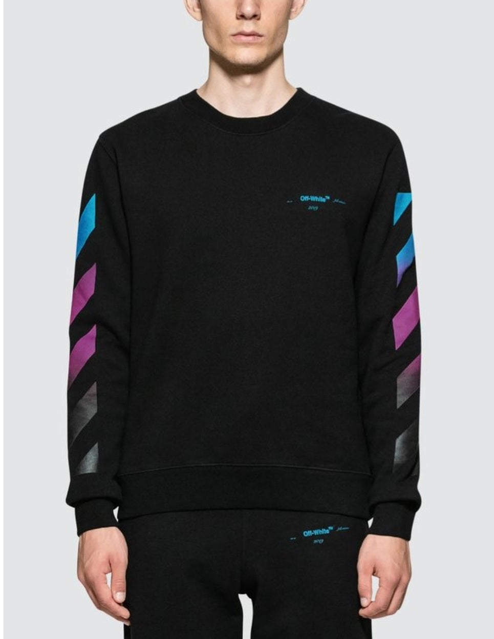 Le sweat Off-White Homme allie performance et style.