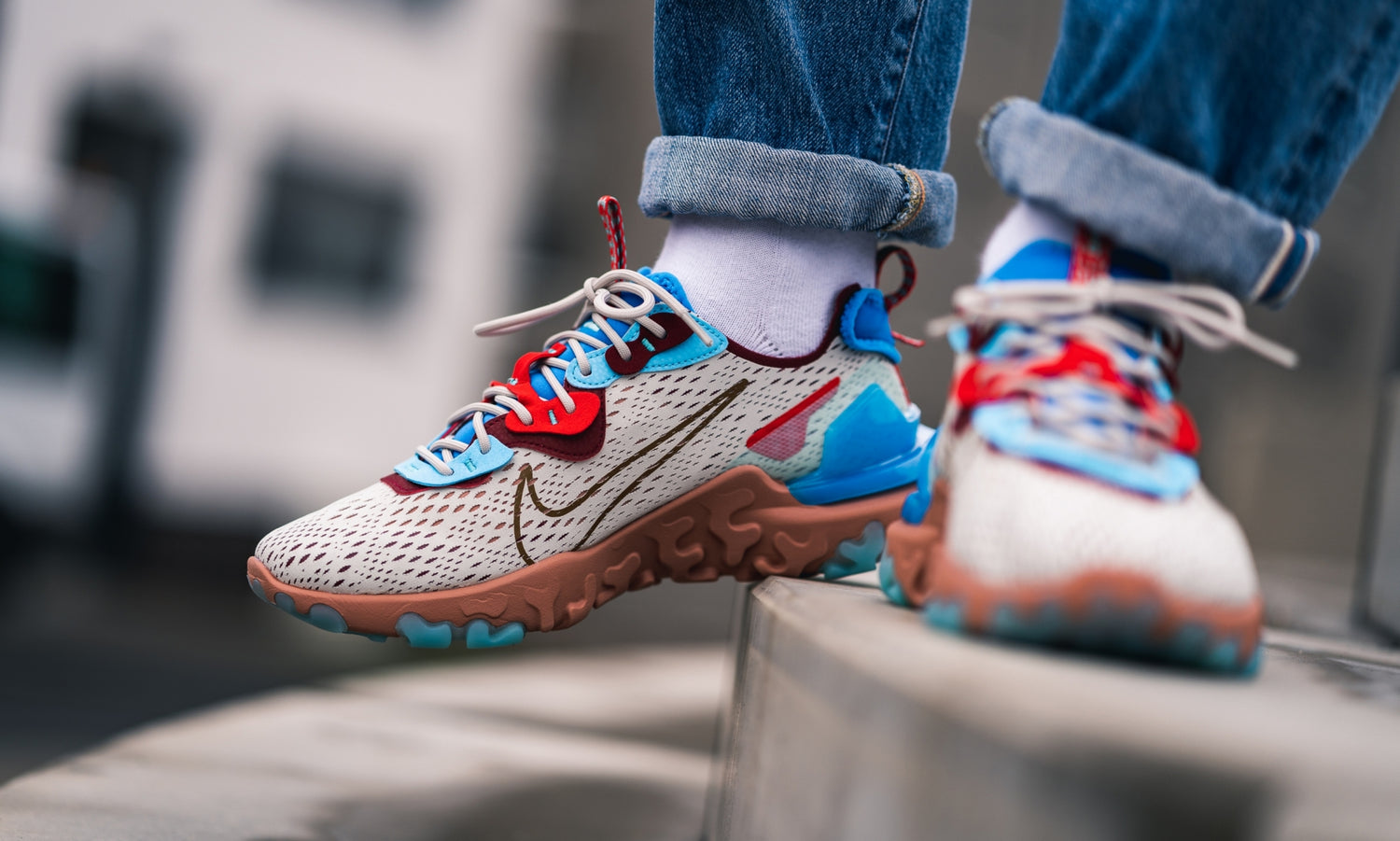 Les baskets Nike React offrent une combinaison exceptionnelle de style moderne et d'innovation technologique. Leur design élégant et les lignes épurées en font un choix incontournable.pas cher.le moins cher.