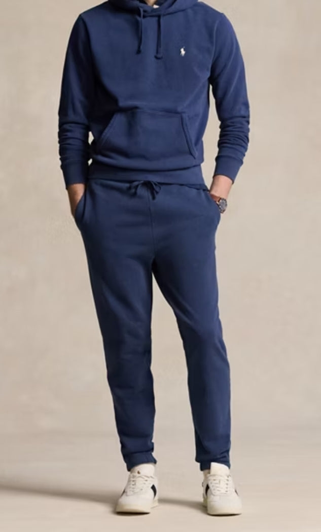 Les ensembles survêtement Ralph Lauren allient performance et style avec élégance. Leur design sophistiqué.pas cher. Le moins cher.