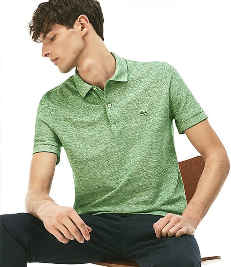 Les polos Lacoste pour homme sont le symbole parfait de l'élégance décontractée, alliant style et confort depuis des générations. Au meilleur prix.