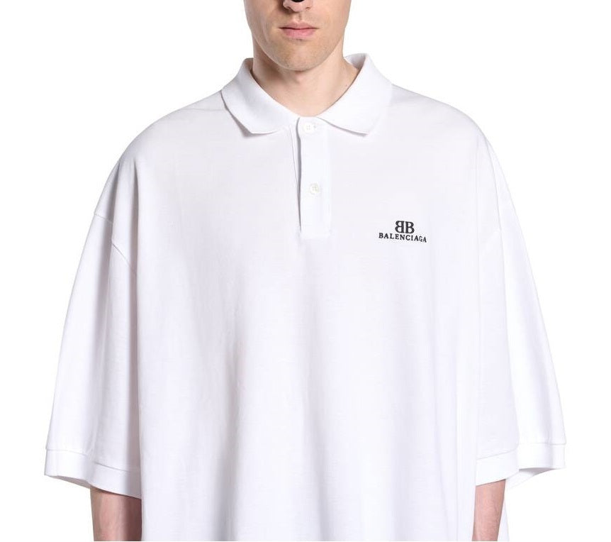 Les polos T-shirt Balenciaga pour homme incarnent l’élégance contemporaine avec une touche de minimalisme audacieux.
