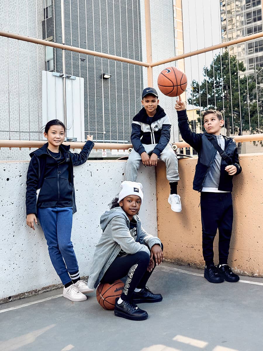 Chez Yourstyles.fr, nous avons réuni une sélection exceptionnelle de baskets pour enfants, alliant style, confort et durabilité.
Nos collections incluent des modèles issus des marques les plus prestigieuses, telles que Nike, Adidas, Puma,