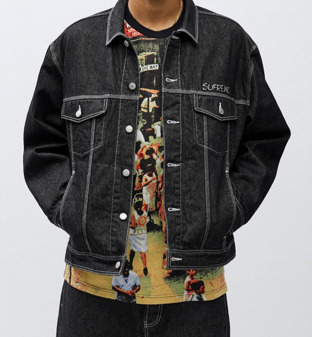 Les vestes Supreme allient élégance et modernité. Leur design audacieux et leurs matériaux de haute qualité. Pas cher. Le moins cher.