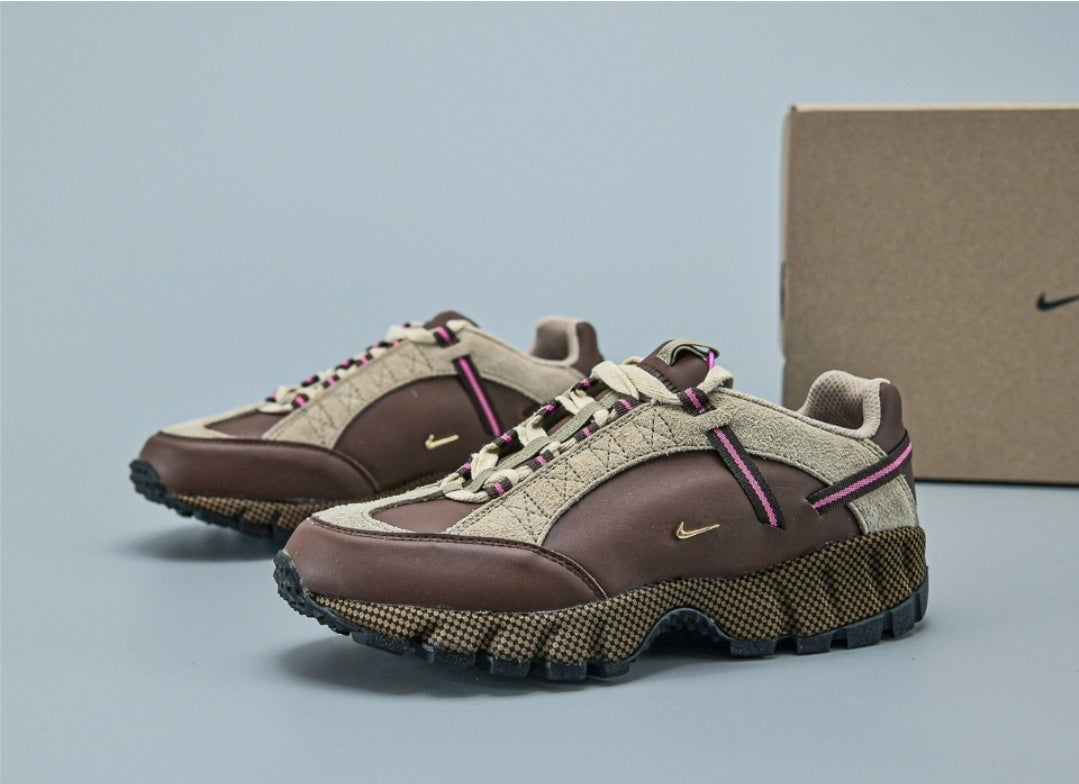 Les baskets Nike Air Humara LX Jacquemus offrent un style emblématique et une performance exceptionnelle. leur design distinctif.pas cher. Le moins cher.