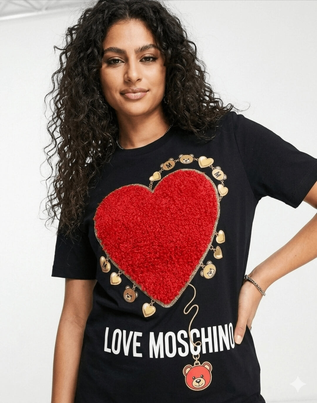 T-shirts Moschino Femme offrent une élégance et un confort inégalés. Au meilleur prix.  YourStyles.fr référence sur la mode.