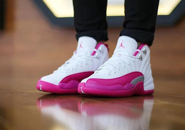 Les baskets Air Jordan 12 offrent un style iconique et une performance légendaire.

 leur design emblématique .pas cher. Le moins cher.