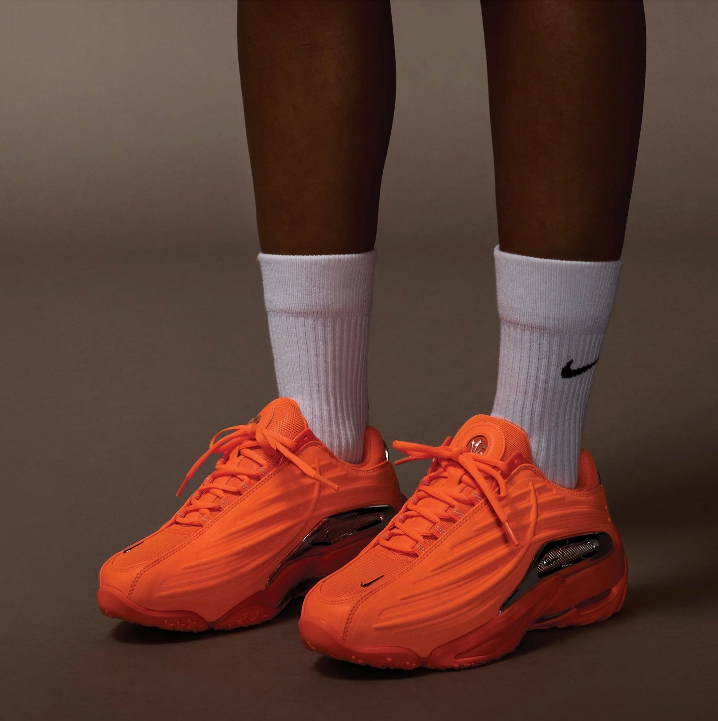 Les baskets Nike X Nocta Hot Step 2 incarnent l'alliance parfaite entre un style audacieux  haut de gamme collaboration Nocta.pas cher