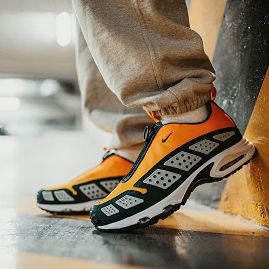 Les baskets Nike Air Max Sndr combinent un style contemporain avec une performance exceptionnelle. Design avant-gardiste