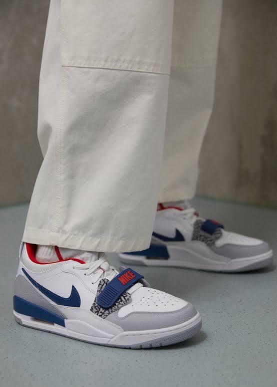 Les baskets Air Jordan Legacy offrent un style emblématique et une performance exceptionnelle.
design distinctif.pas Cher. Le moins cher.