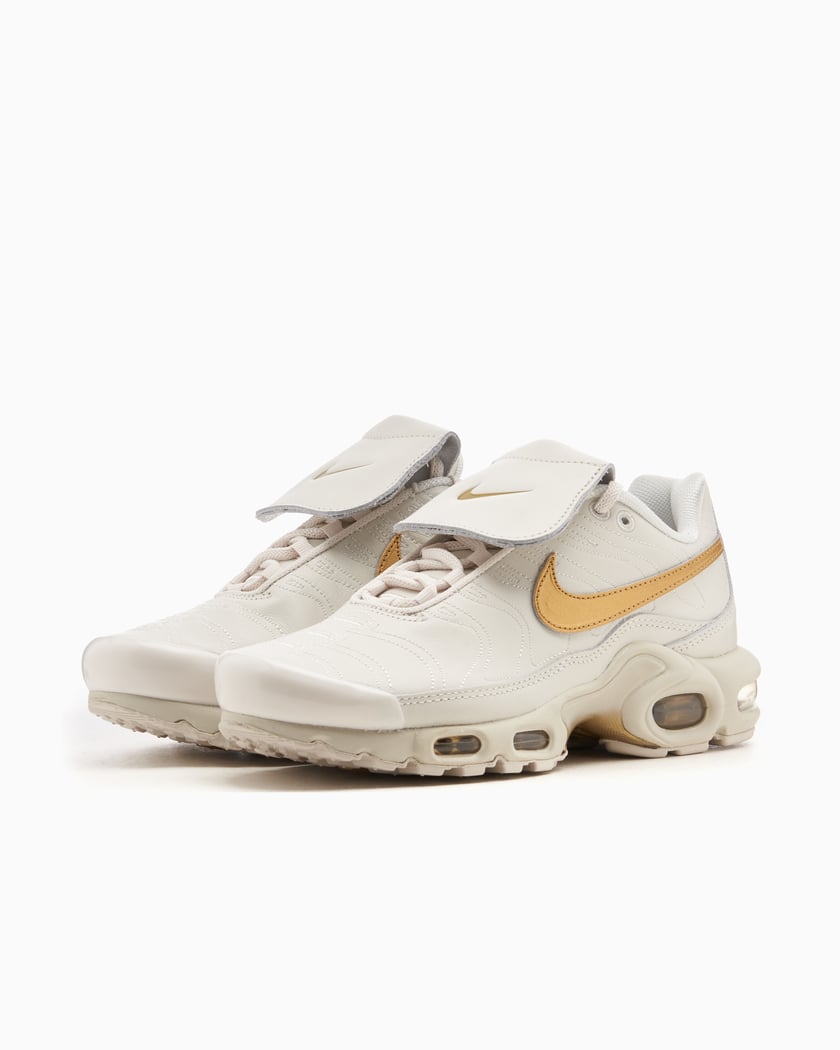 Les baskets Nike Air Max Tiempo combinent design emblématique et technologie avancée pour offrir une chaussure à la fois élégante et performante. Pas cher.  Le moins cher.