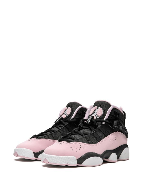Les  baskets Air Jordan 6 Retro "Pantone" Femme permettent de personnaliser votre style tout en bénéficiant d’un confort supérieur.