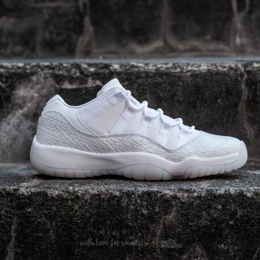 Les Air Jordan 11 Femme permettent de personnaliser votre style tout en bénéficiant d’un confort supérieur.Idéale pour un usage quotidien.