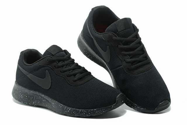 Les baskets Nike Tanjun Femme sont un témoignage de l'engagement de Nike à combiner style et innovation.