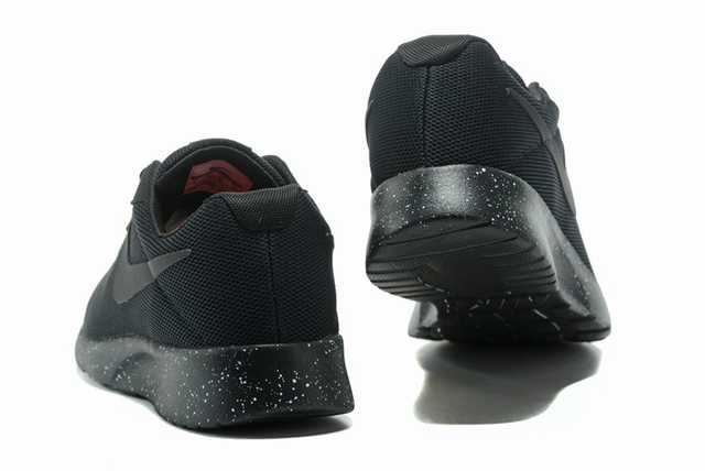 Les baskets Nike Tanjun Femme sont un témoignage de l'engagement de Nike à combiner style et innovation.