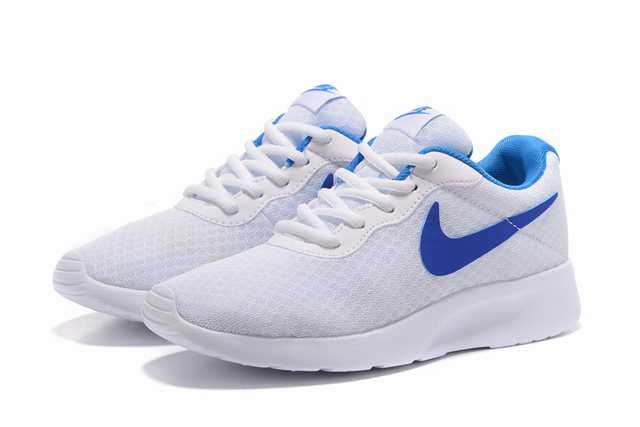 Les baskets Nike Tanjun Femme sont un témoignage de l'engagement de Nike à combiner style et innovation.