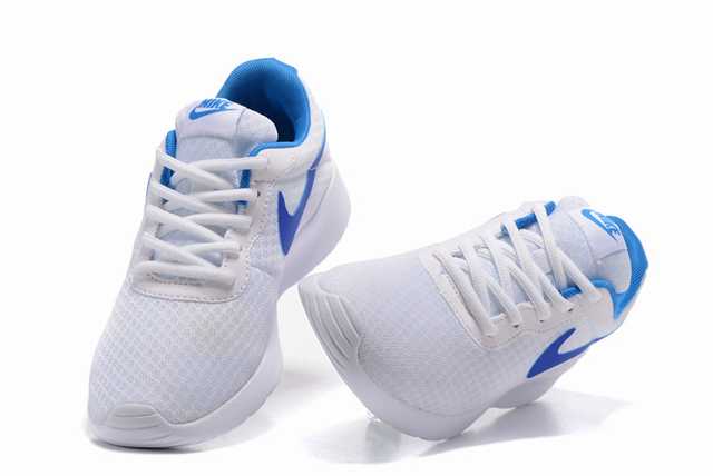 Les baskets Nike Tanjun Femme sont un témoignage de l'engagement de Nike à combiner style et innovation.