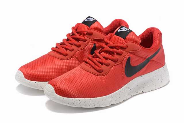 Les baskets Nike Tanjun Femme sont un témoignage de l'engagement de Nike à combiner style et innovation.