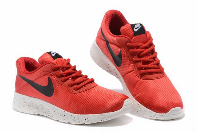 Les baskets Nike Tanjun Femme sont un témoignage de l'engagement de Nike à combiner style et innovation.