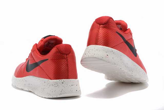 Les baskets Nike Tanjun Femme sont un témoignage de l'engagement de Nike à combiner style et innovation.