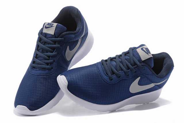 Les baskets Nike Tanjun Femme sont un témoignage de l'engagement de Nike à combiner style et innovation.