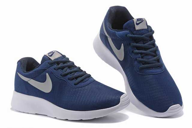 Les baskets Nike Tanjun Femme sont un témoignage de l'engagement de Nike à combiner style et innovation.