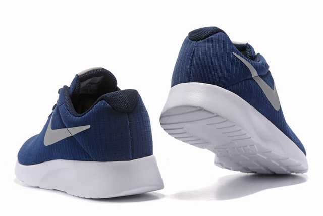 Les baskets Nike Tanjun Femme sont un témoignage de l'engagement de Nike à combiner style et innovation.