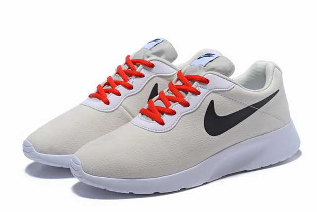 Les baskets Nike Tanjun Femme sont un témoignage de l'engagement de Nike à combiner style et innovation.