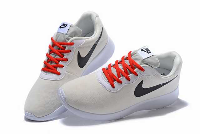 Les baskets Nike Tanjun Femme sont un témoignage de l'engagement de Nike à combiner style et innovation.