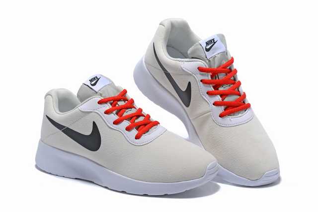 Les baskets Nike Tanjun Femme sont un témoignage de l'engagement de Nike à combiner style et innovation.