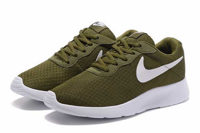 Les baskets Nike Tanjun Femme sont un témoignage de l'engagement de Nike à combiner style et innovation.