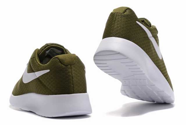 Les baskets Nike Tanjun Femme sont un témoignage de l'engagement de Nike à combiner style et innovation.