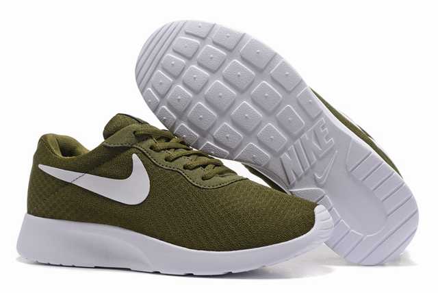 Les baskets Nike Tanjun Femme sont un témoignage de l'engagement de Nike à combiner style et innovation.