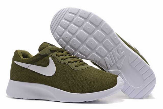 Les baskets Nike Tanjun Femme sont un témoignage de l'engagement de Nike à combiner style et innovation.