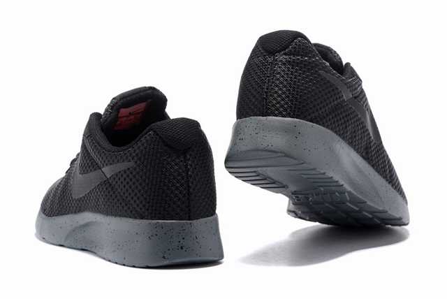 Les baskets Nike Tanjun Femme sont un témoignage de l'engagement de Nike à combiner style et innovation.