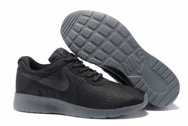 Les baskets Nike Tanjun Femme sont un témoignage de l'engagement de Nike à combiner style et innovation.